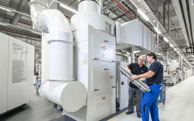 Inspection and installation of a new demister for a coolant mist separator