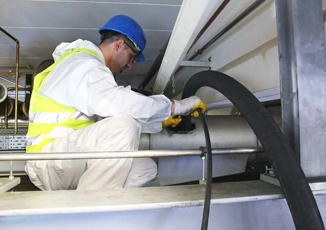 Professional ductwork cleaning pays off: Clean ducts contribute to consistently good extraction performance, reduced energy consumption and minimized risk of fire.