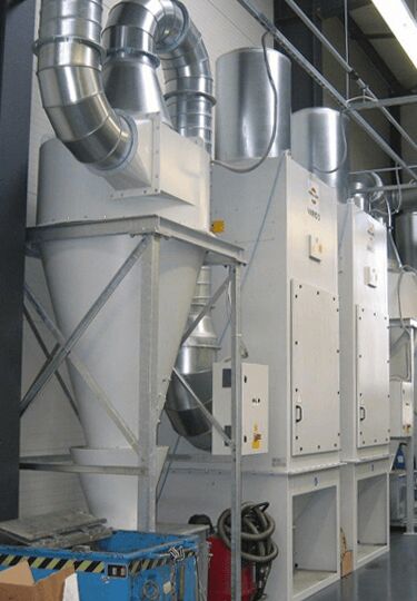A cyclone for the preseparation of coarser dust particles prolongs the filter's service life