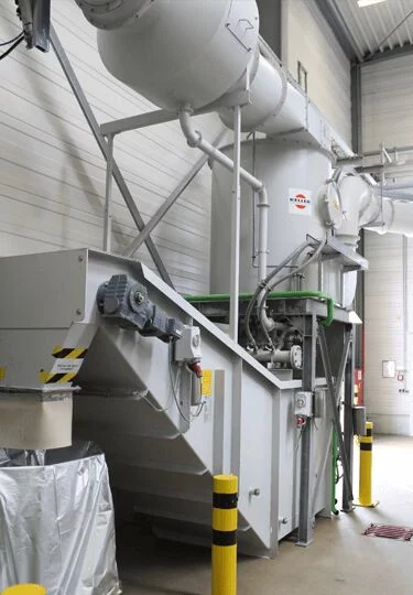 The sludge disposal can accomplishedout without turning off the dust extraction by utilizing a shut-off valve between the funnel and container in model VDN-TE. 