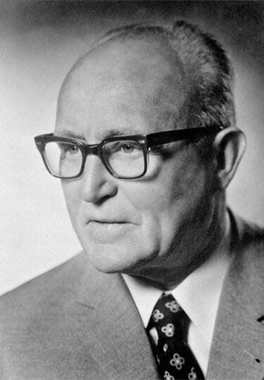 1934: Otto Keller (1901 - 1992) takes over management from his father Albert Keller. 