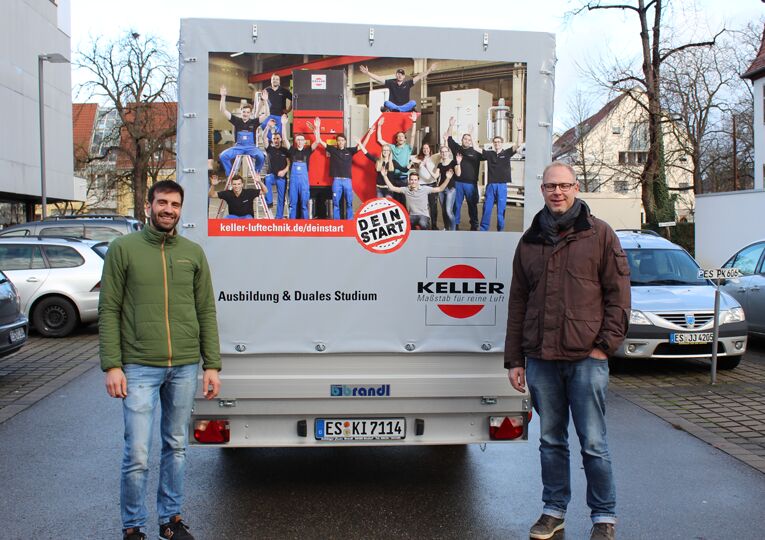 Auch soziale Organisationen werden unterstützt. Die Verantwortlichen des Evangelischen Jugendwerks Kirchheim unter Teck freuen sich über ihren neuen Autoanhänger, den sie für Jugendfreizeiten benötigen.
